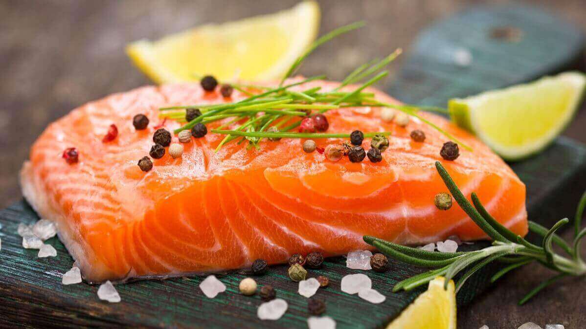 Bí quyết giữ lại giá trị dinh dưỡng khi chế biến cá hồi nấu cháo
